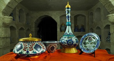 PIECES WITH FLORAL PATTERN AND “TOMBAK”