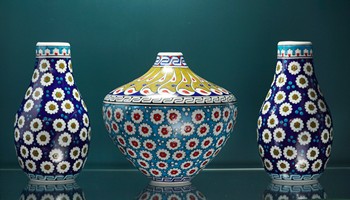 VARIOUS PIECES WITH FLORAL PATTERN