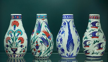 PIECES WITH FLORAL PATTERN